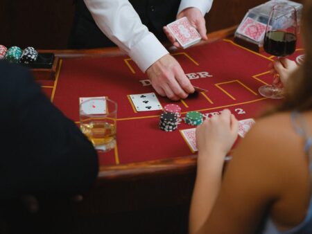 How Do Blackjack Tournaments Work?